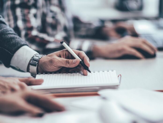 Wie hängen mediales Umfeld und Werbewirkung im B2B zusammen?